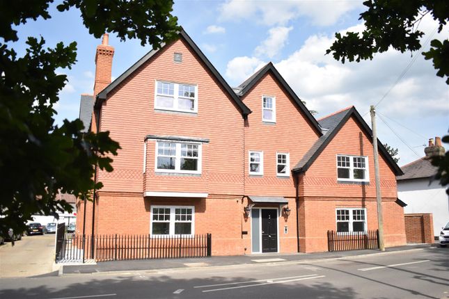 Thumbnail Flat to rent in Woodfield Lane, Ashtead