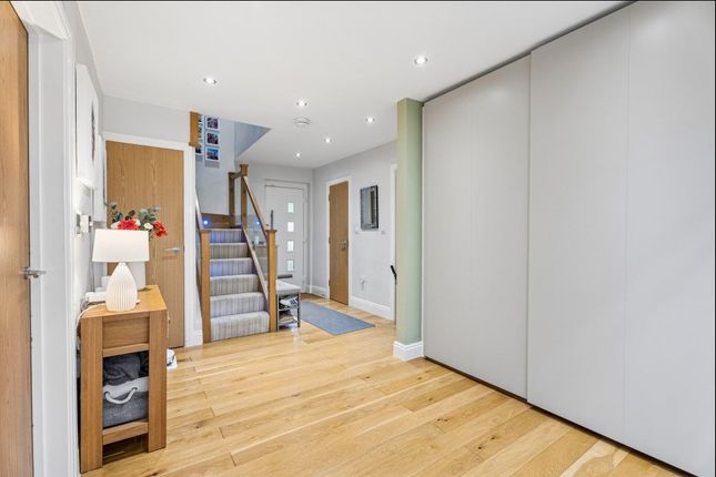 Beechwood Avenue, Buckinghamshire photo 3