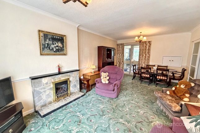 20 Ambleside Way, Nuneaton, Warwickshire photo 4