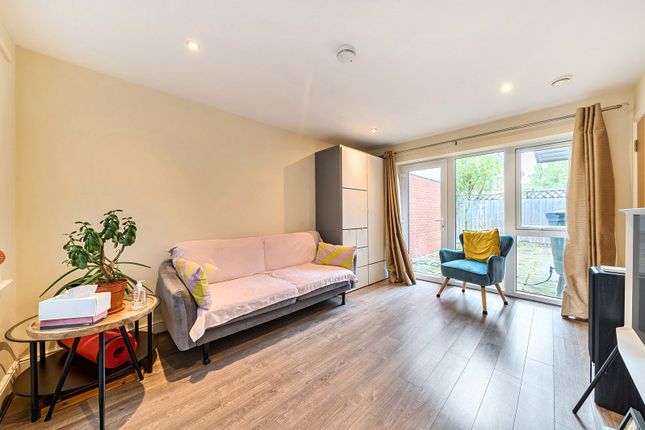 13, Pelican Drive, Harrow photo 4