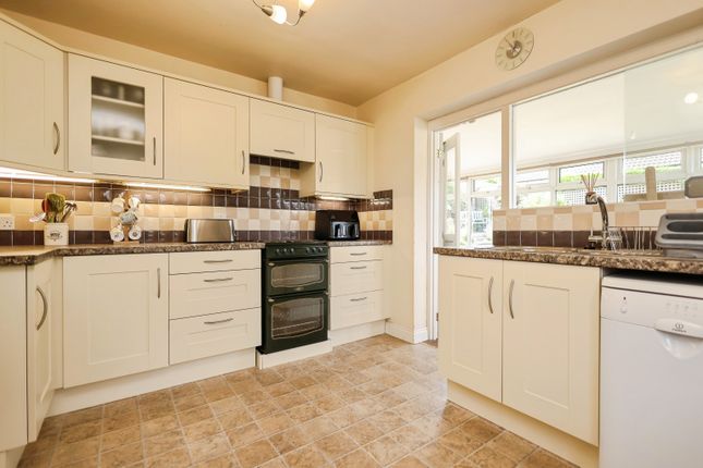 10, Aston Drive, Malvern photo 4