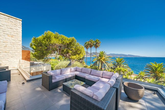Villa for sale in Roquebrune-Cap-Martin, Alpes-Maritimes, Provence-Alpes-Côte d`Azur, France