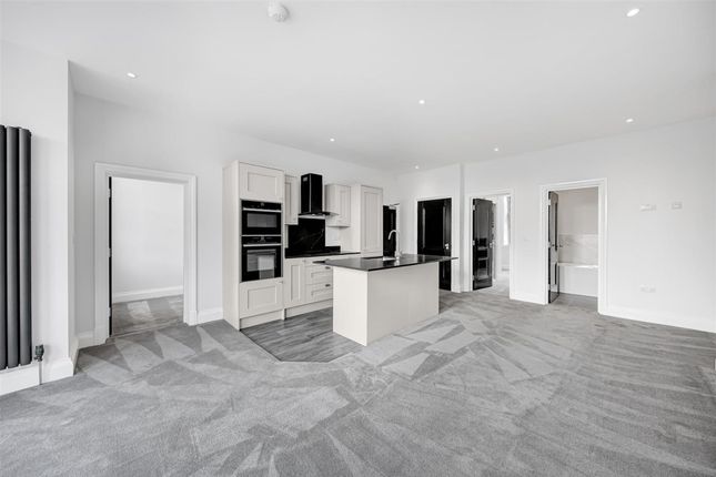 Apt 6, 87 New Square, Chesterfield photo 4