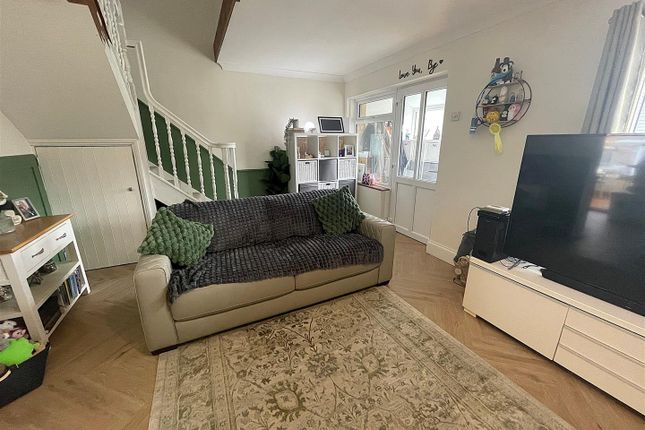 32, School Crescent, Ventnor photo 4