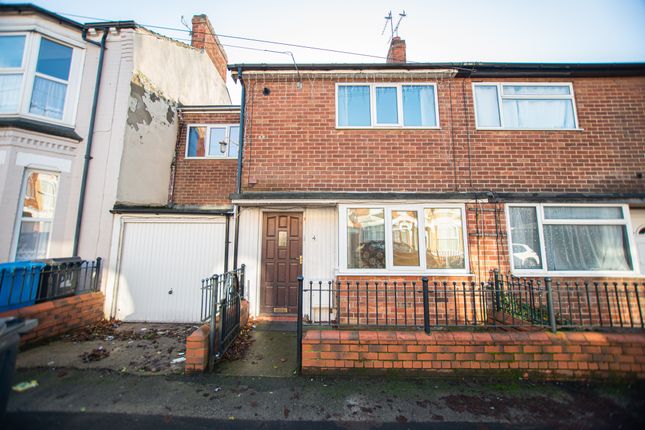 Thumbnail Semi-detached house to rent in Queens Gate Street, Hull