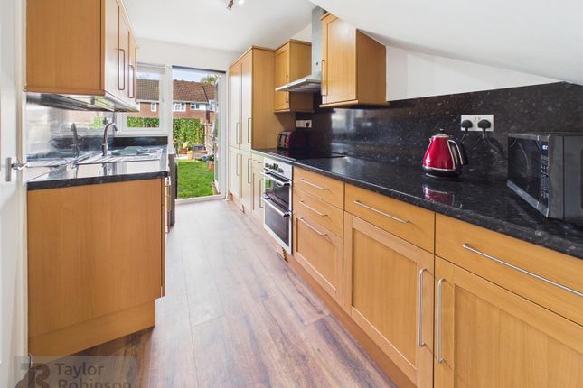 6, Peverel Road, Crawley photo 4