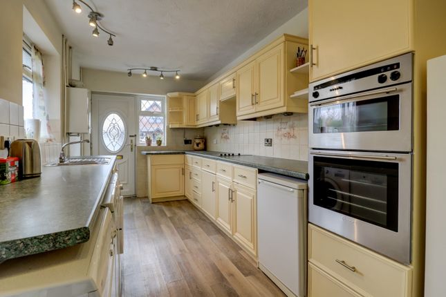 10, Oakengrove Close, High Wycombe photo 4