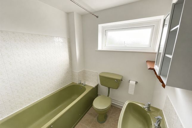 23 Whitecliffe Court,, Gale Moor Avenue, Gosport photo 5