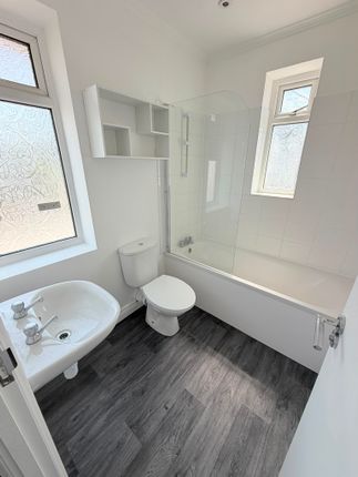 Thorn Close, Northolt photo 3