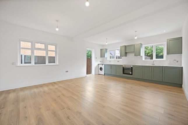 71 Ferrymead Avenue, Greenford photo 4