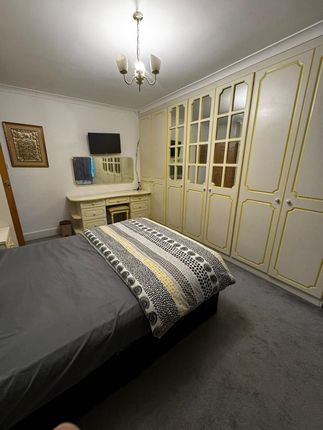 31, Halsham Road, Barking photo 3