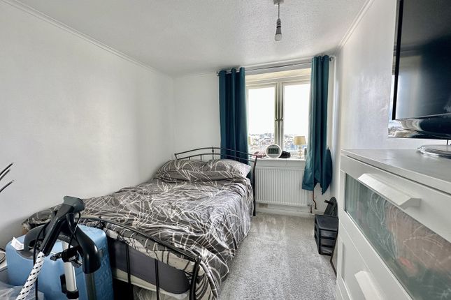 Flat for sale in West Cliff Road, West Cliff, Bournemouth