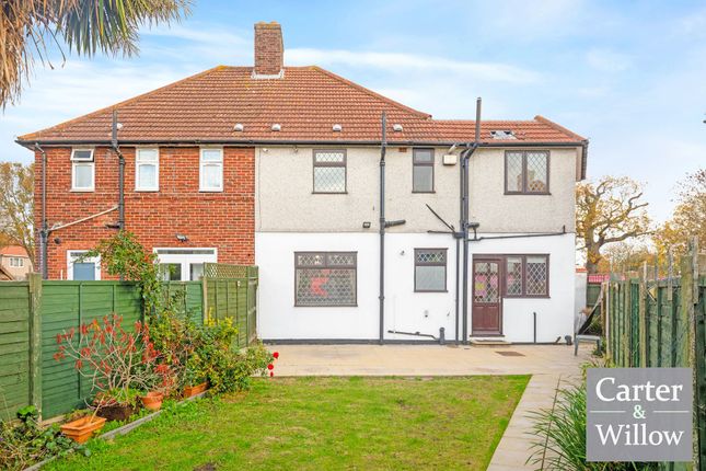 78, Bennetts Castle Lane , Dagenham  photo 3