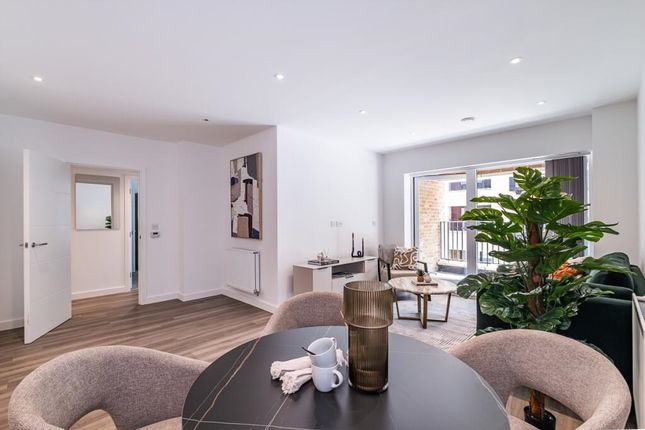 Flat 305, Cavalry Court, 31, Brumwell Avenue, London photo 2