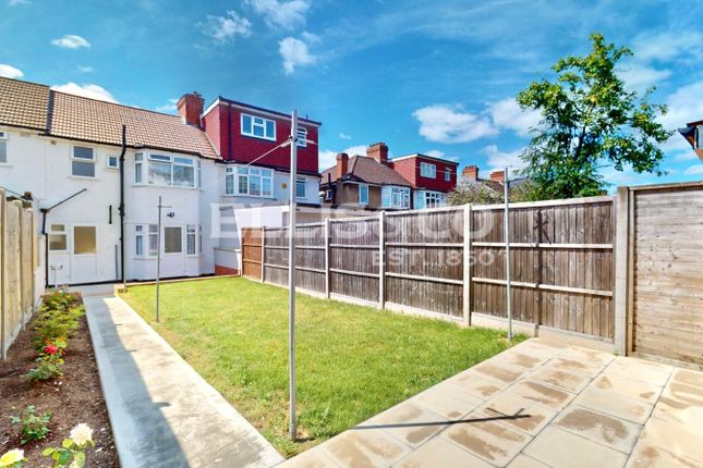 154, Wadham Gardens, Greenford photo 3