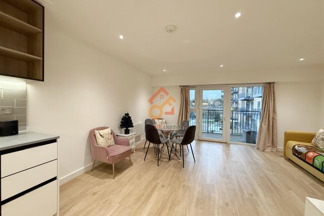 Flat 53 Fairbank House, 13 Beaufort Square, London photo 4
