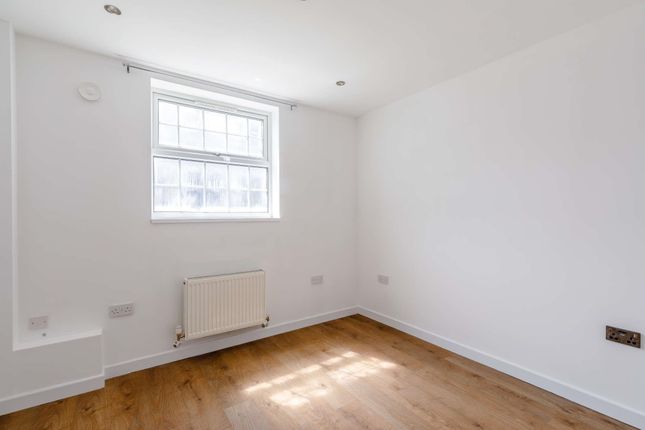 64, Crescent Road, London photo 3