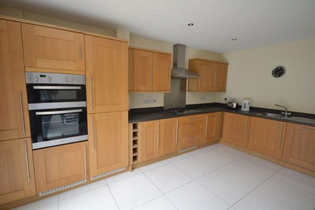 10, Barradale Court, Stoneygate photo 3