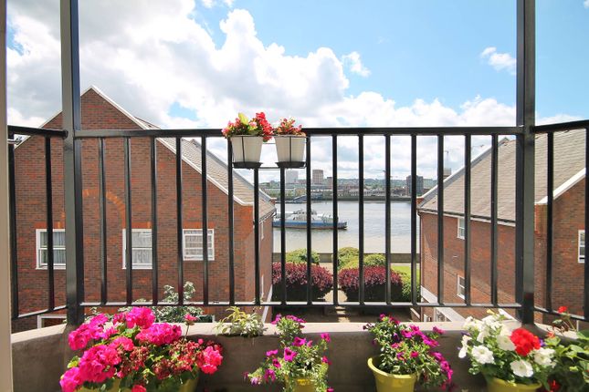 7 Waldair Court, Barge House Road, London photo 2