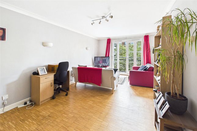 Flat 8,, William Winter Court, London photo 3