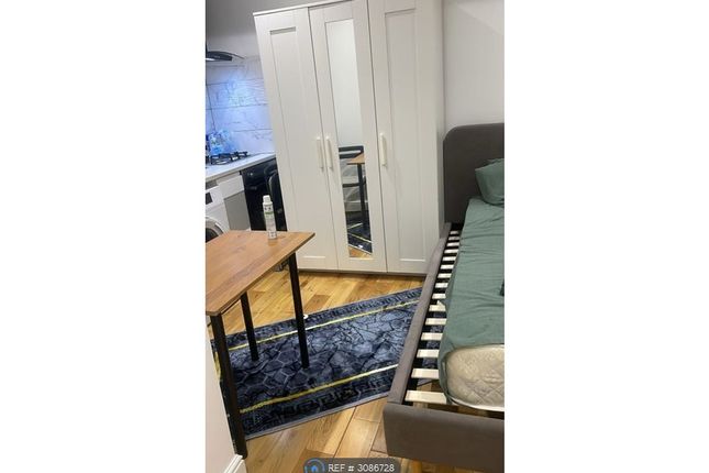 Studio flat on London, £1,100/mo