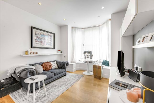 Flat for sale in Prince Of Wales Drive, Battersea