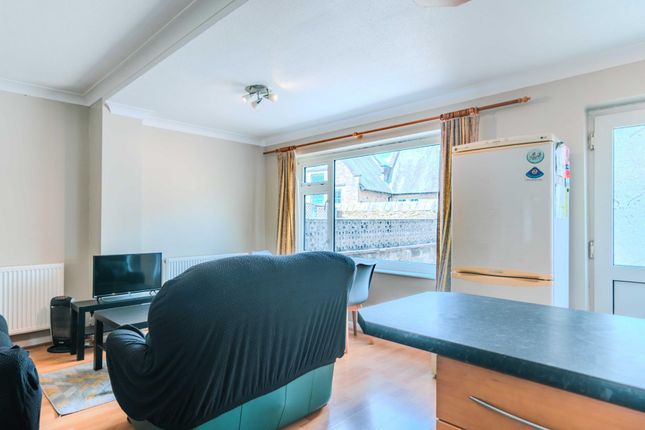 Parkfield Drive, Lancaster photo 5