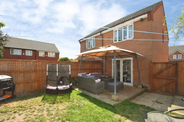 38, Hayside Avenue, Balderton, Newark photo 3