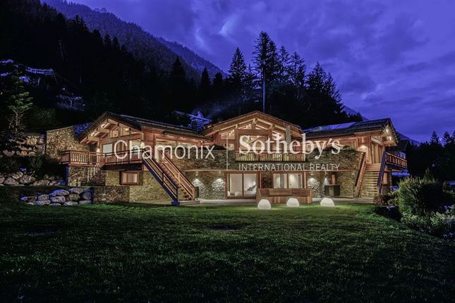 Detached house for sale in 74400 Chamonix, France