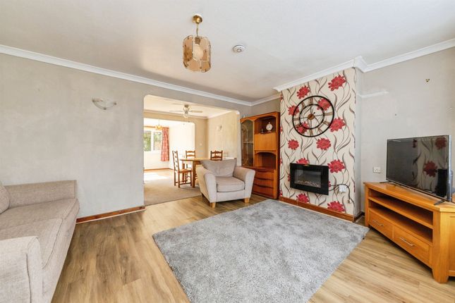 23, Hawthorn Way, Royston photo 3