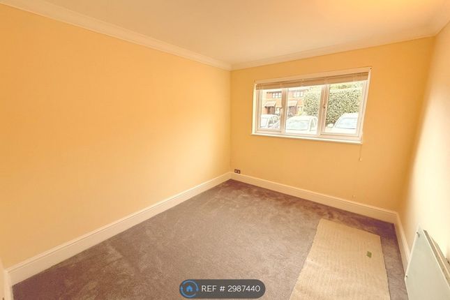 Escott Place, Ottershaw, Chertsey photo 5