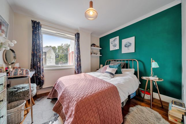 Flat 4, 1, Evan Cook Close, London photo 3