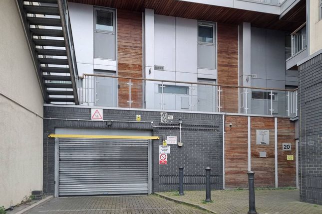 Thumbnail Parking/garage to rent in Palmers Road, Bethnal Green