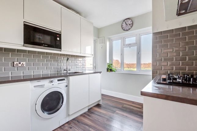 102, Grove Park Road, London photo 3