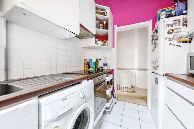 Flat for sale in Osborne Road, Palmers Green, London