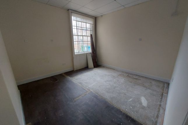Studio to rent in Middle Street South, Driffield