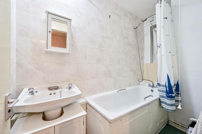 Flat for sale in Buxton Street, Aldgate East, London