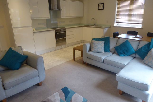 Thumbnail Flat to rent in Townside Court, Reading