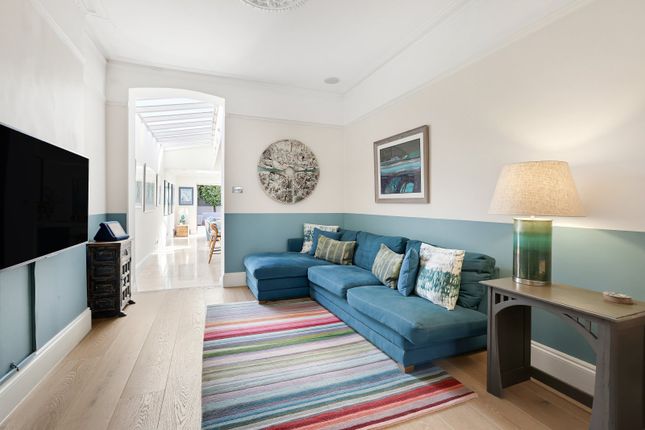 32, Thornton Avenue, London photo 4
