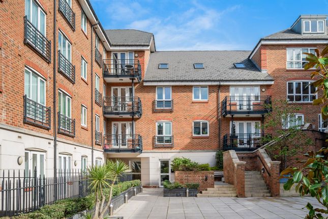 2-bed flat on 15 Dorey House, High Street, Brentford, £425,000