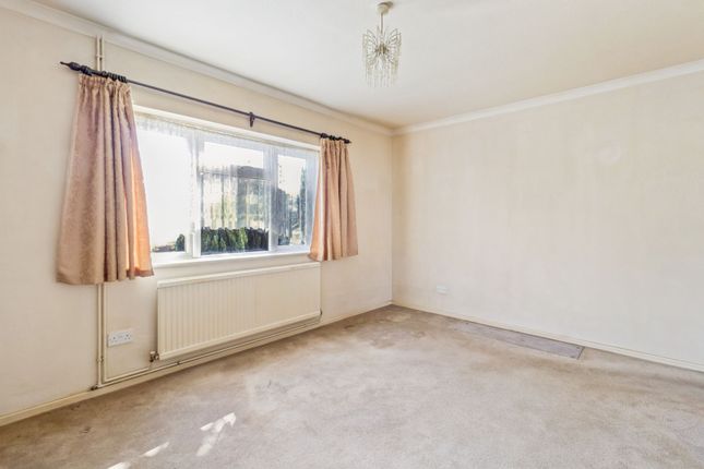 47 Denham Green Close, Uxbridge photo 4