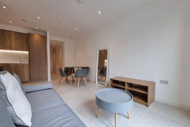 Thumbnail Flat to rent in Jacquard Point, Cendal Crescent, London