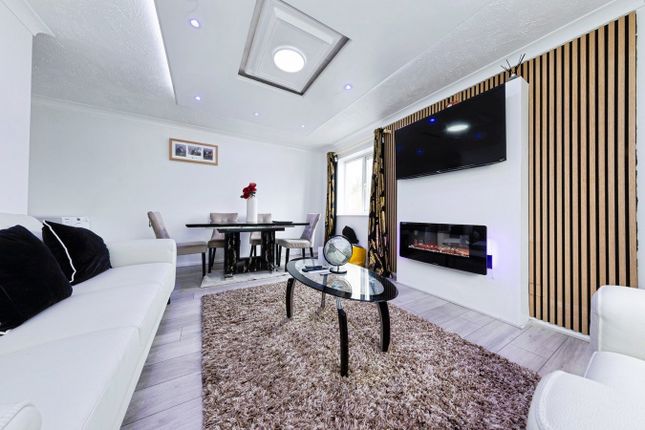 Readman Court, Jasmine Grove, London photo 4