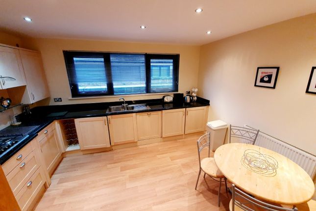 30, Carisbrooke Road, Leeds photo 3