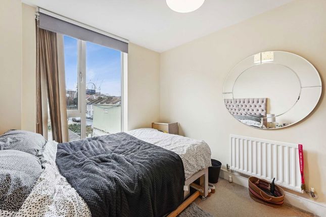 8 Charterhouse Apartments, 21, Eltringham Street, London photo 4