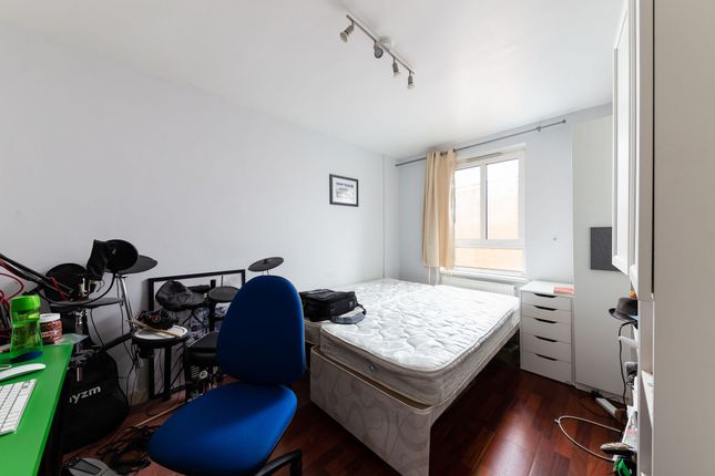 Flat 49, Shelley Court Hanley Road, London photo 5
