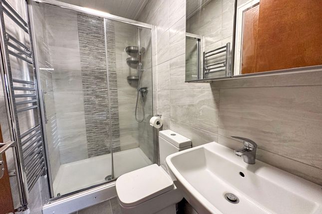 Room 2, 8, Hounslow photo 5