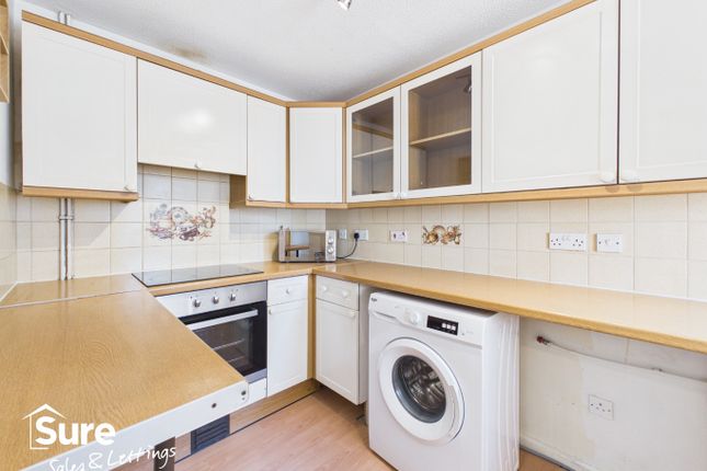 60 Copperfields, Luton, Bedfordshire photo 2