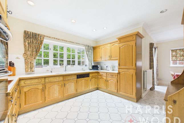 22 Les Bois, High Road, Colchester photo 3