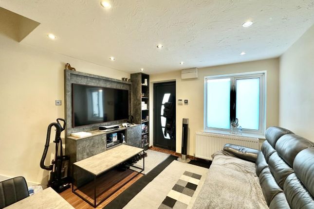 27, Clivesdale Drive, Hayes photo 2